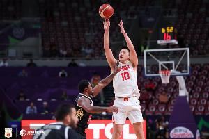 媒体人：王俊杰的稳定性仅次于胡金秋 他没有一丝菜鸟应有的怯场