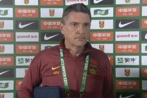 记者：U22国足进攻不太流畅首先是磨合问题，其次是队员状态+战术