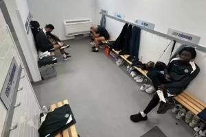 太阳报：切尔西让炸弹小队用单独厕所&更衣室，和一线队分开吃饭