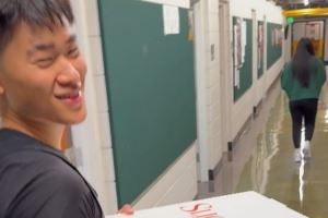 王俊杰分享与赵维伦日常 模仿马卢阿奇中文给杨瀚森告别语调