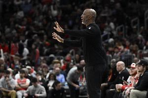 比卢普斯导师！萨姆-米切尔：会支持他 真相弄清前我不相信这事