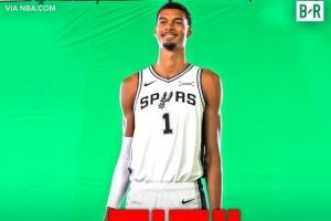 文胖：文班身高不止2.26米 他希望大家关注自己的技术而非尺寸