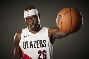 刘维伟：克林根和杨瀚森都解决不了库里这个点 里斯已经在热身了