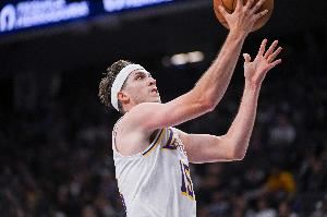 打破尘封74年纪录！里夫斯背靠背连续2天砍92分 为史上落选秀最高