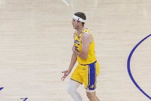 哪里贵了 大当家就是这个价！里夫斯22中13背靠背空砍41分4板5助