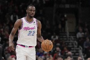 斯波:维金斯开始越来越适应当前角色 他有能力打出高水平表现